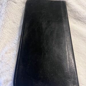 New with out tags Black 100% Soft Leather passport and money Wallet